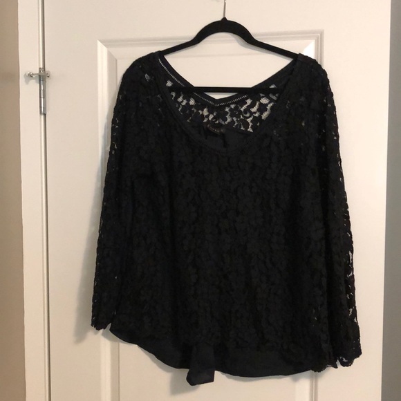 🍀4 for $25🍀 

Black lace/appliqué blouse - Picture 3 of 11